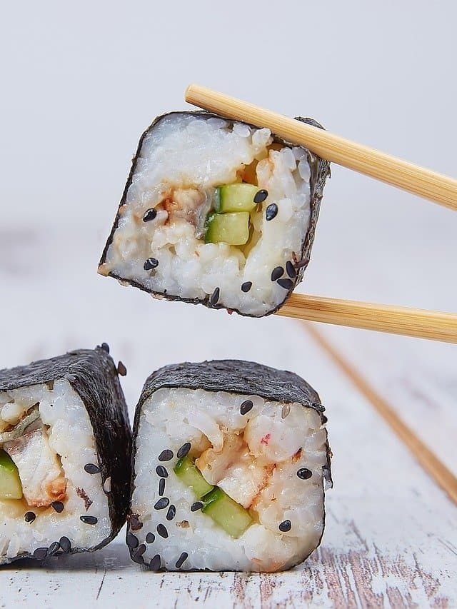 Imagem mostra o sushi que é uma iguaria da comida oriental