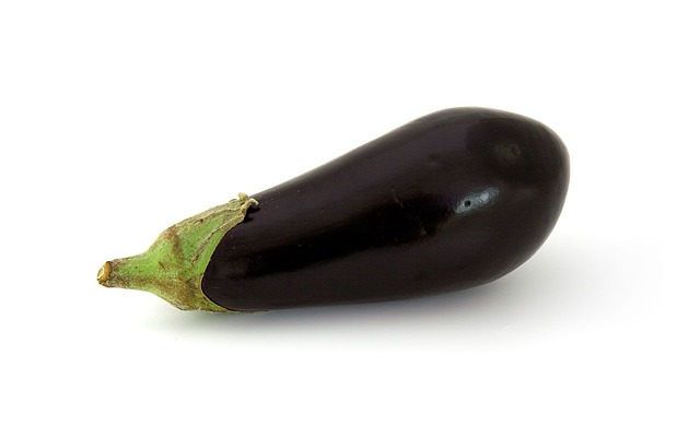 Foto da beringela que é um legume que pode ser usado para auxiliar na perda de peso ou seja uma comida para emagrecer
