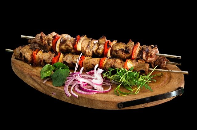 imagem mostra o kebab que é uma iguaria da culinária da turquia