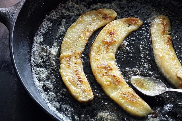 A banana caramelizada é um dos ingredientes da sobremesa mais popular da comida potiguar