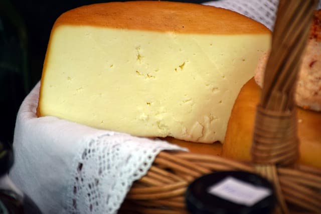Imagem msotra queijo caseiro
