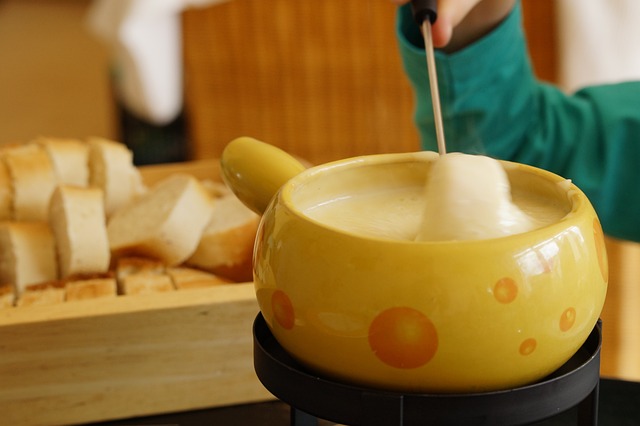 Imagem mostra o fondue de queijo suiço