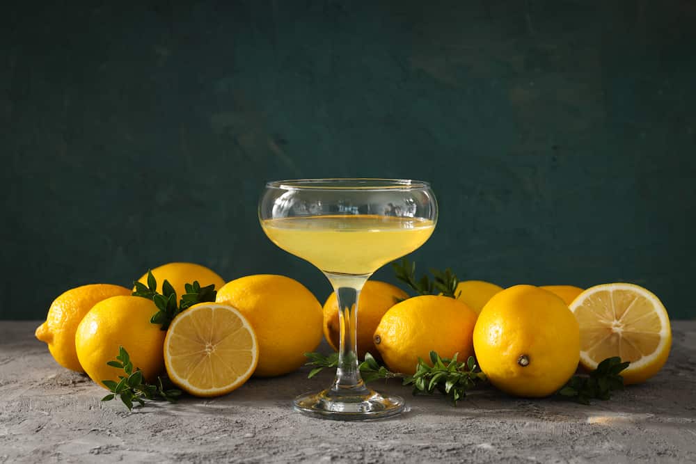 Imagem mostra o limoncello que e uma bebida tipica da italia