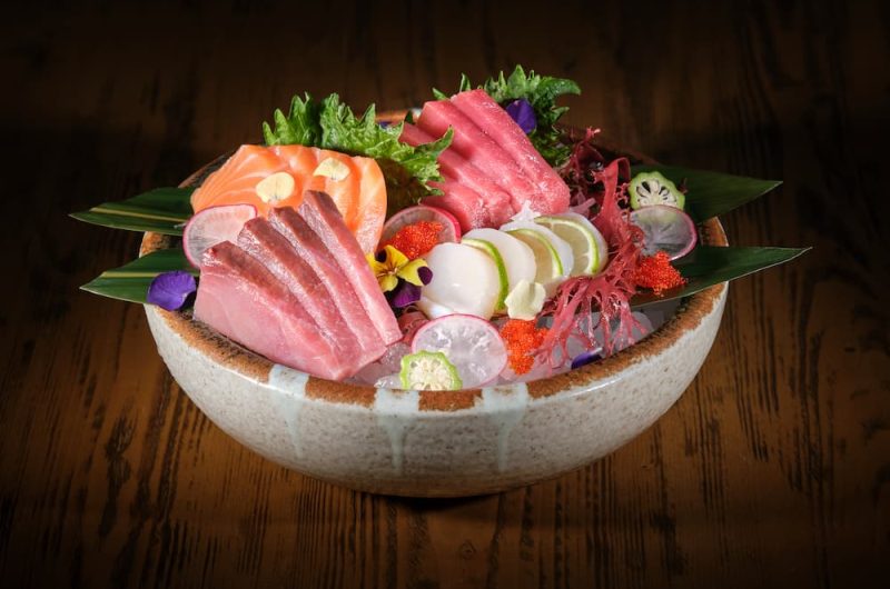 Veja a origem, os tipos e uma receita simples de sashimi