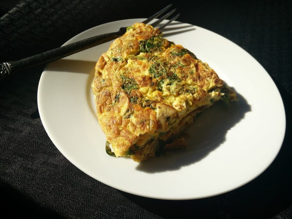Imagem mostra uma receita de omelete deliciosa e cheia de sabor.