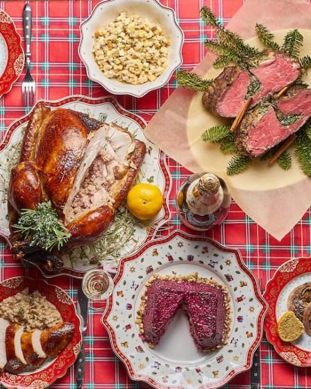 Imagem mostra tradicional ceia de natal simples e economica na mesa