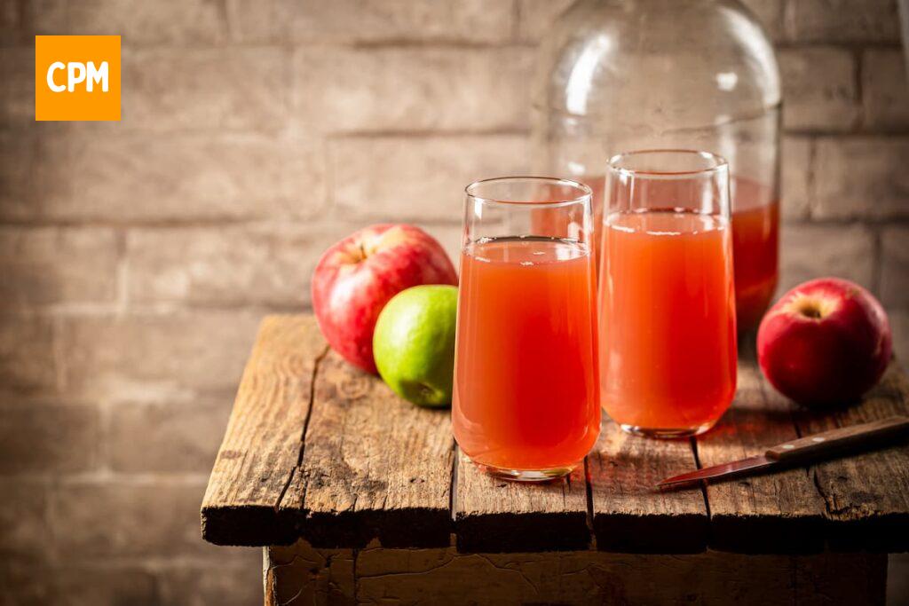 Imagem mostra suco natural de maçã