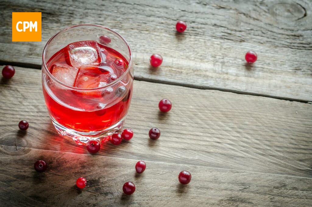 Imagem mostra  suco cranberry refrescante e muito delicioso.