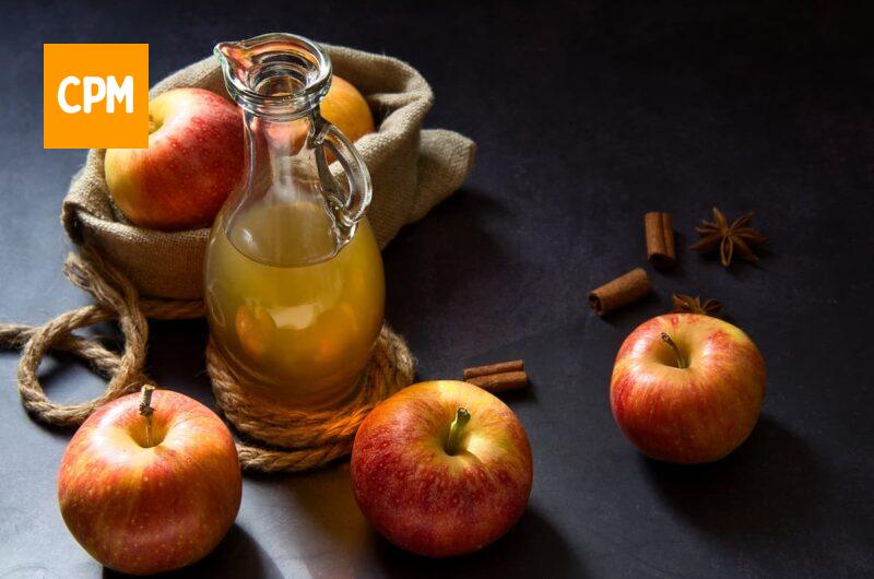 Suco de maçã com canela