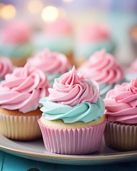 Image mostra varios cupcakes