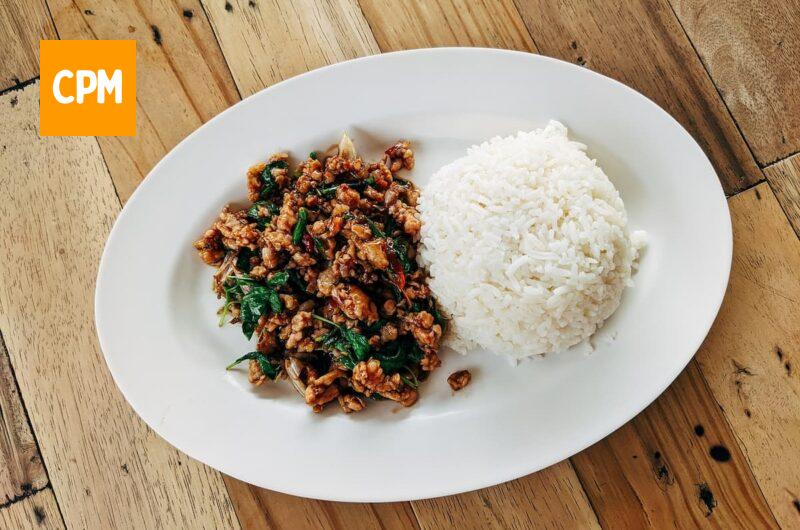 Arroz de forno com carne moída