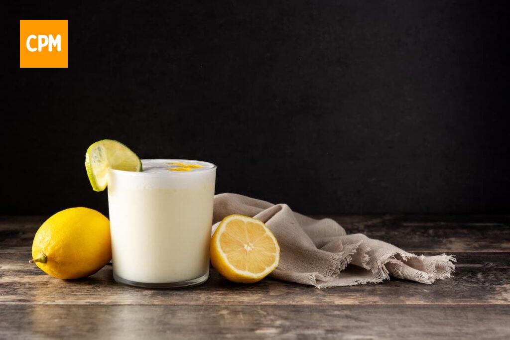 Imagem mostra um saboroso e refrescante suco de baunilha com limão.