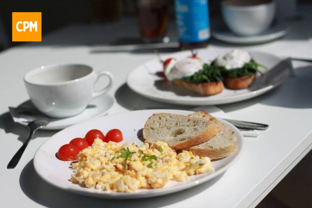 Imagem mostra café da manha nutritivo e muito saciante.