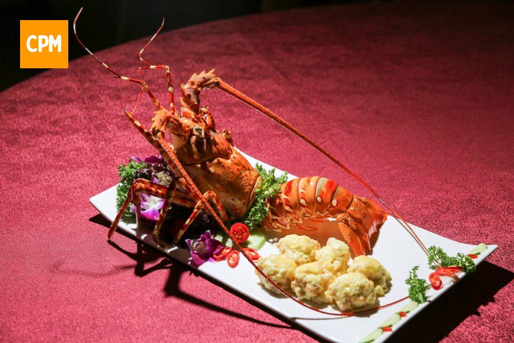 Imagem mostra pratos de frutos do mar.